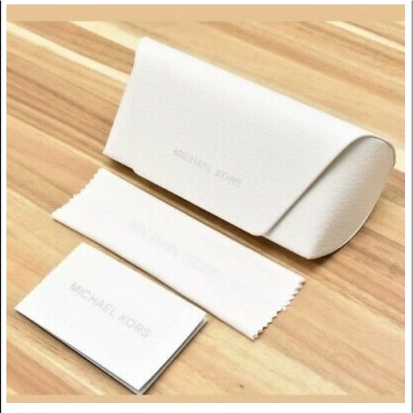 Michael Kors Accessories - 🆕 💥 Michael kors eye glass case